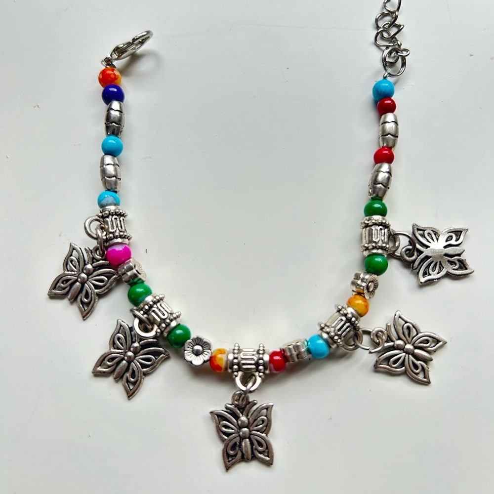 Metal and beads bracelet